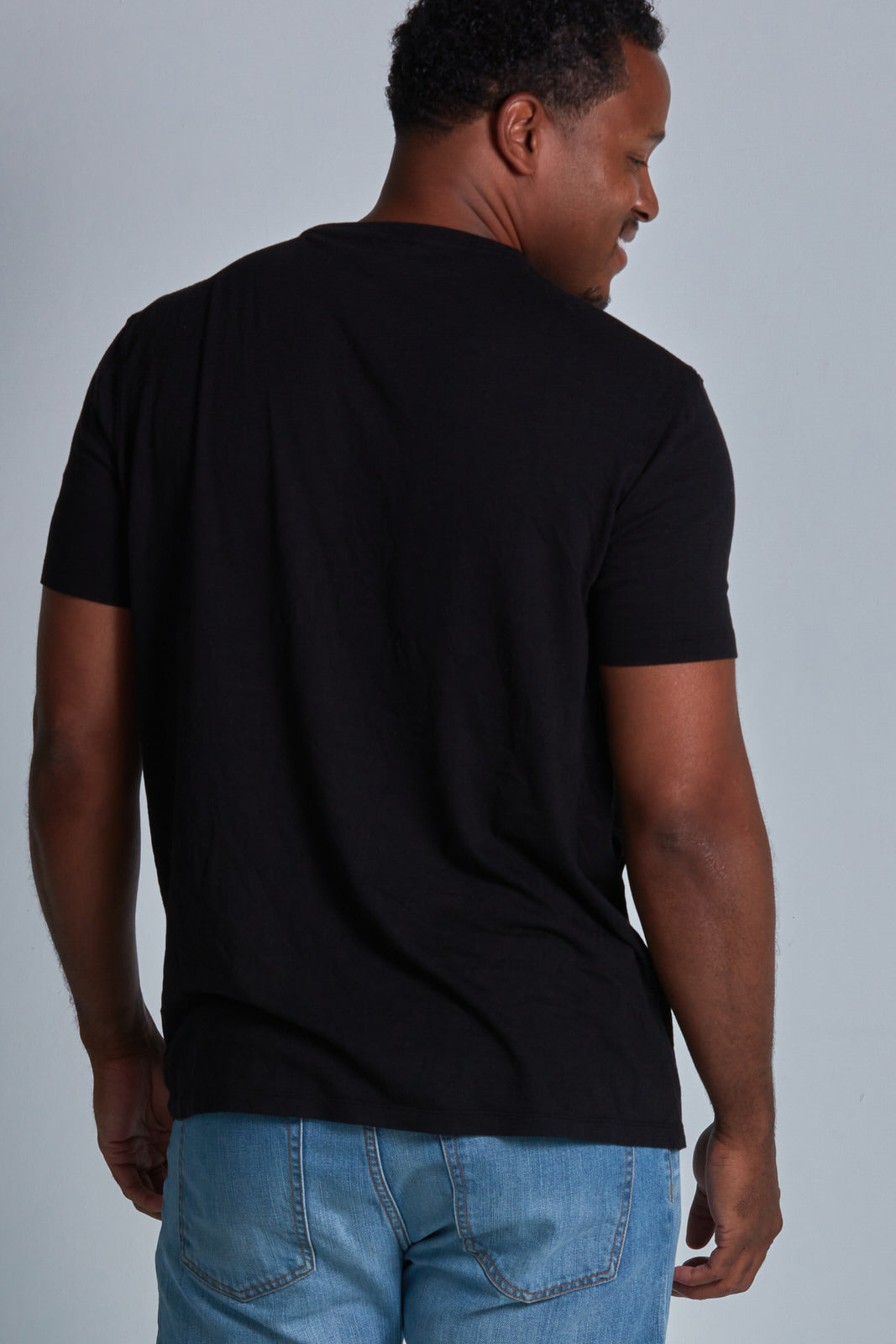 ONNO bamboo t-shirt in Black Unpatched, Golden is 6'0" and wearing size L.