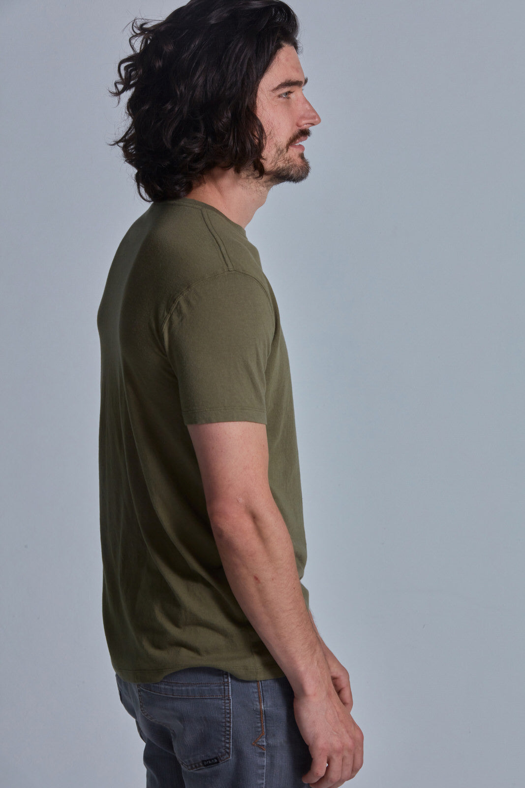 ONNO bamboo t-shirt in Cypress Unpatched, Nic is 5'11" and wearing size M.