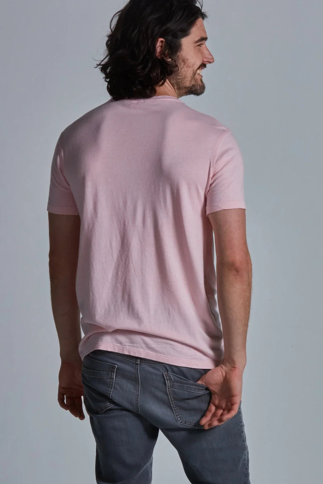 ONNO bamboo t-shirt in Pink, Nic is 5'11" and wearing size M.