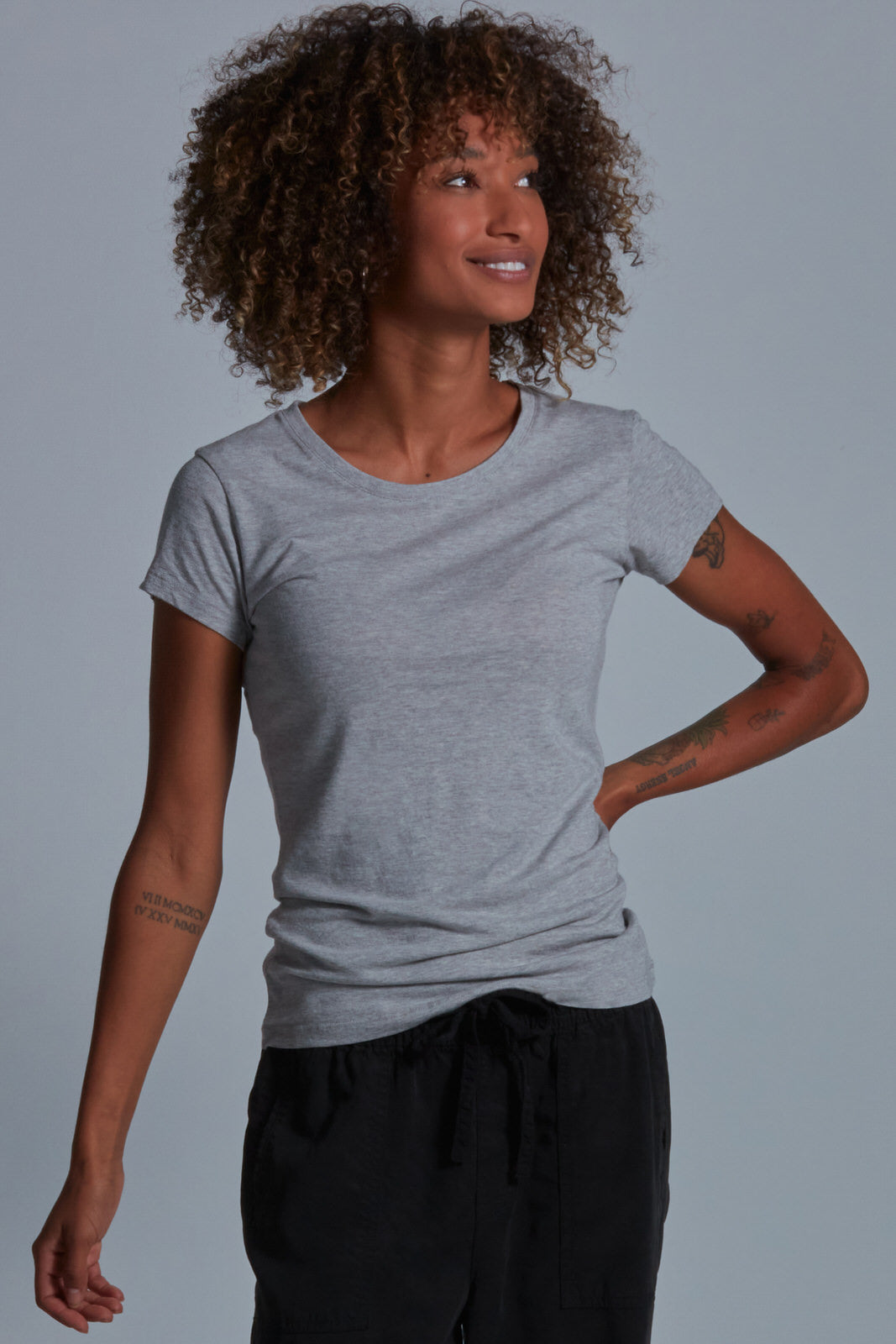 ONNO bamboo t-shirt in Heather Gray Unpatched, Sage is 5'7" and wearing size XS.