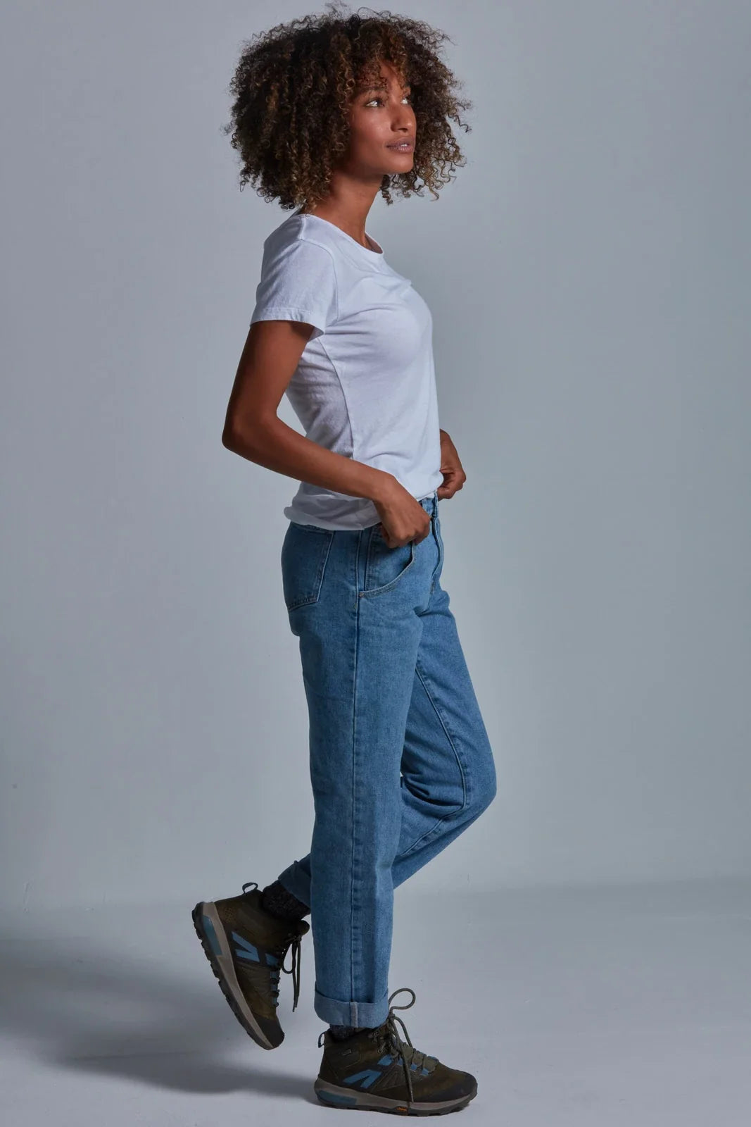 ONNO bamboo t-shirt in White, Sage is 5'7" and wearing size XS.