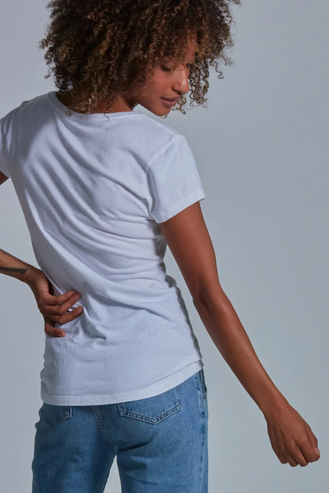 ONNO bamboo t-shirt in White, Sage is 5'7" and wearing size XS.