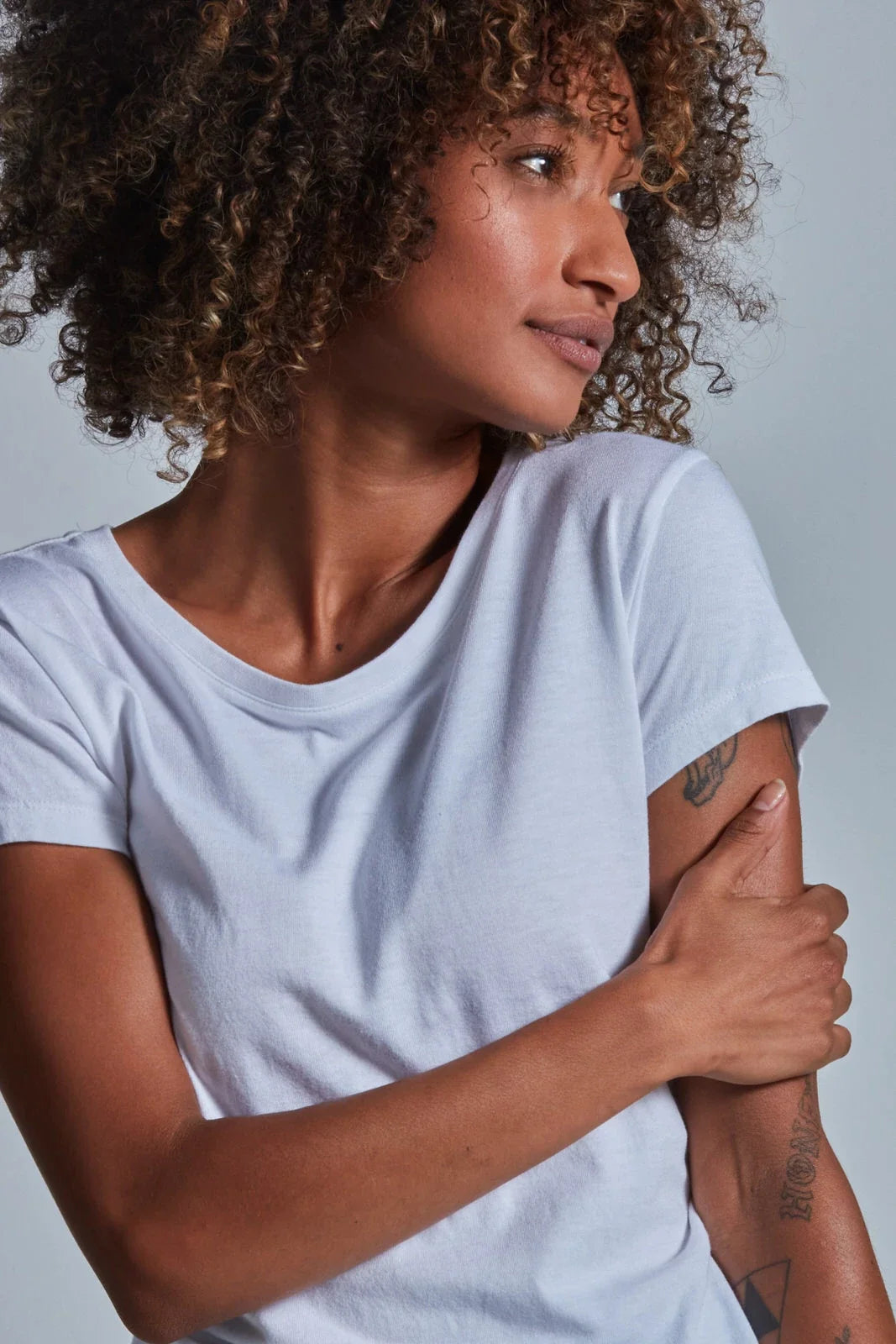 ONNO bamboo t-shirt in White, Sage is 5'7" and wearing size XS.
