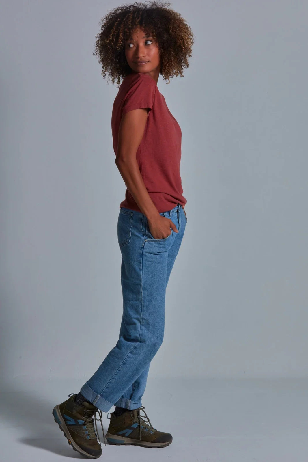 ONNO bamboo t-shirt in Brick, Sage is 5'7" and wearing size XS.
