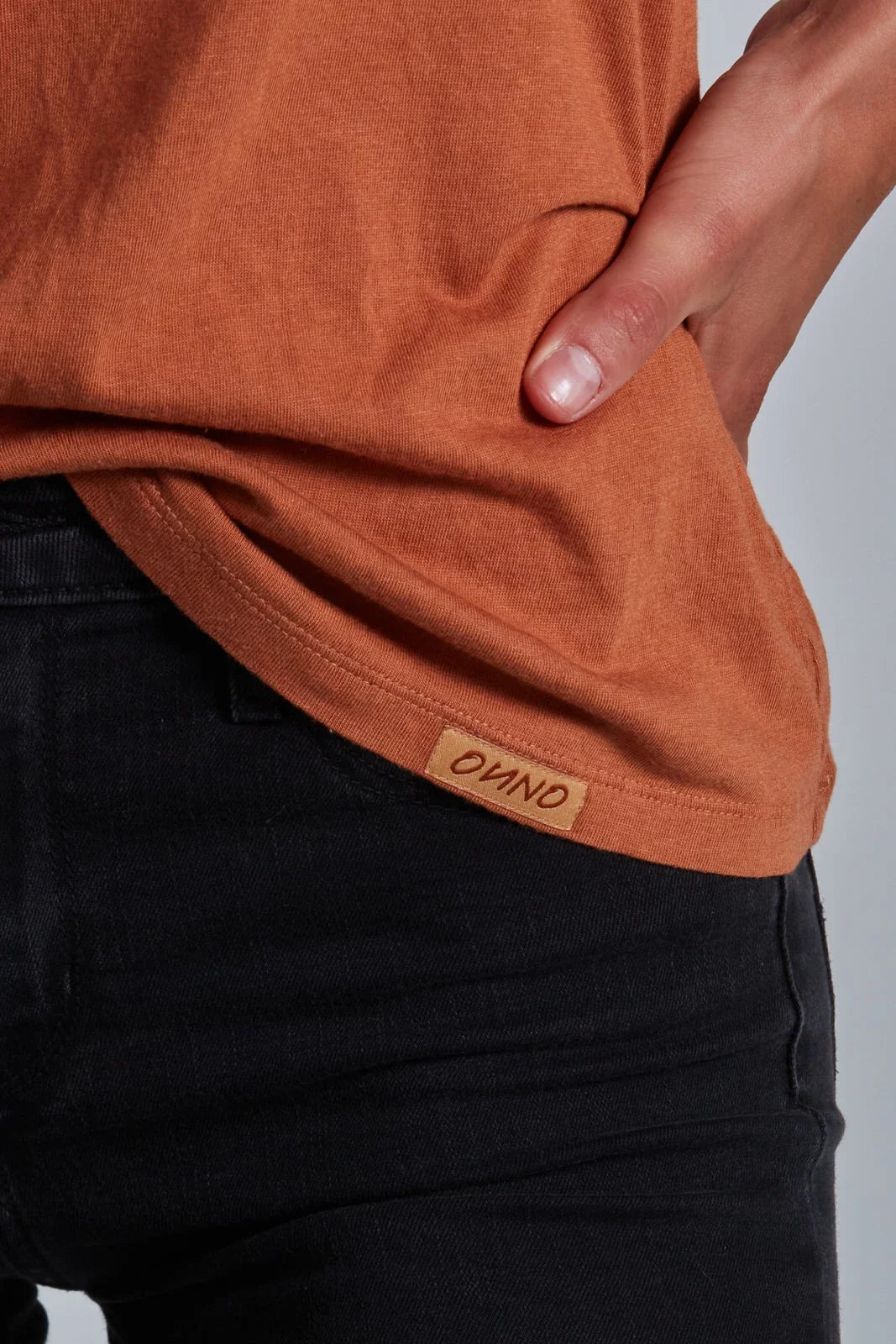 ONNO bamboo t-shirt in Rust, Christina is 5'9" and wearing size S.