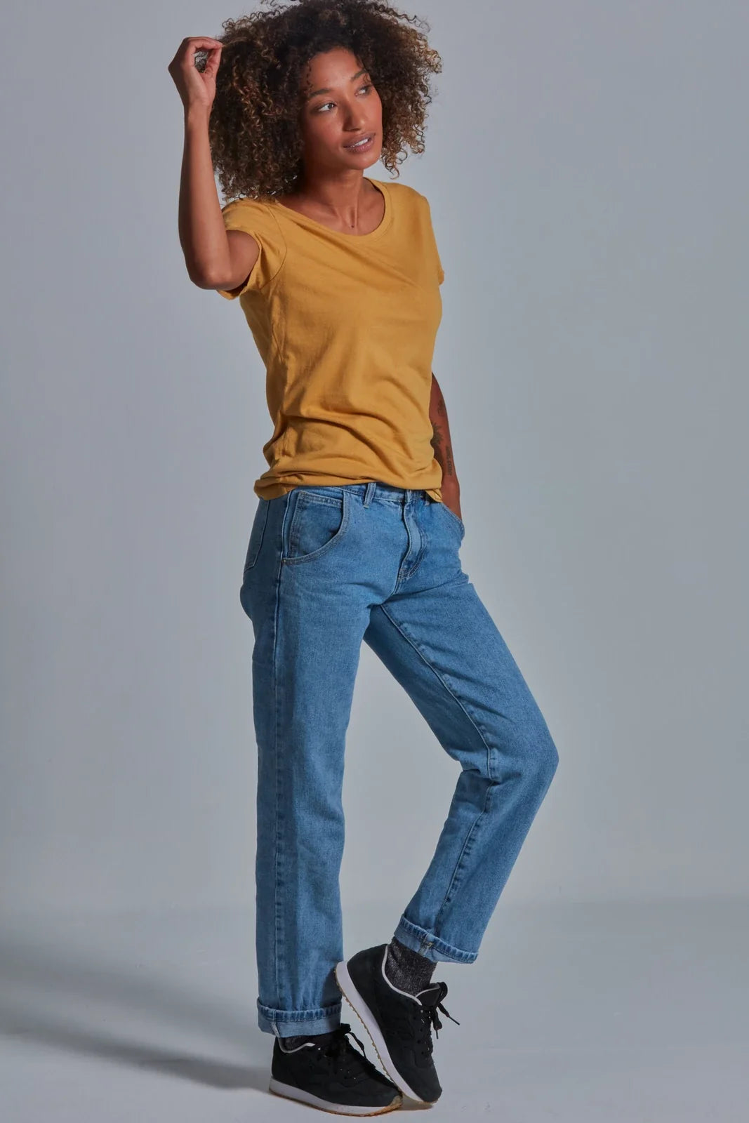 ONNO bamboo t-shirt in Mustard, Sage is 5'7" and wearing size XS.
