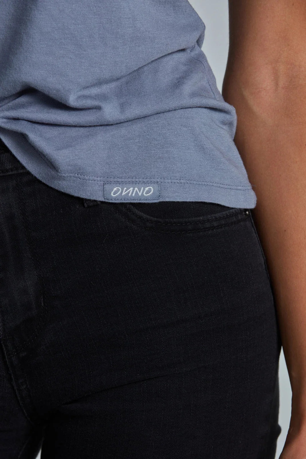ONNO bamboo t-shirt in Stone, Christina is 5'9" and wearing size S.