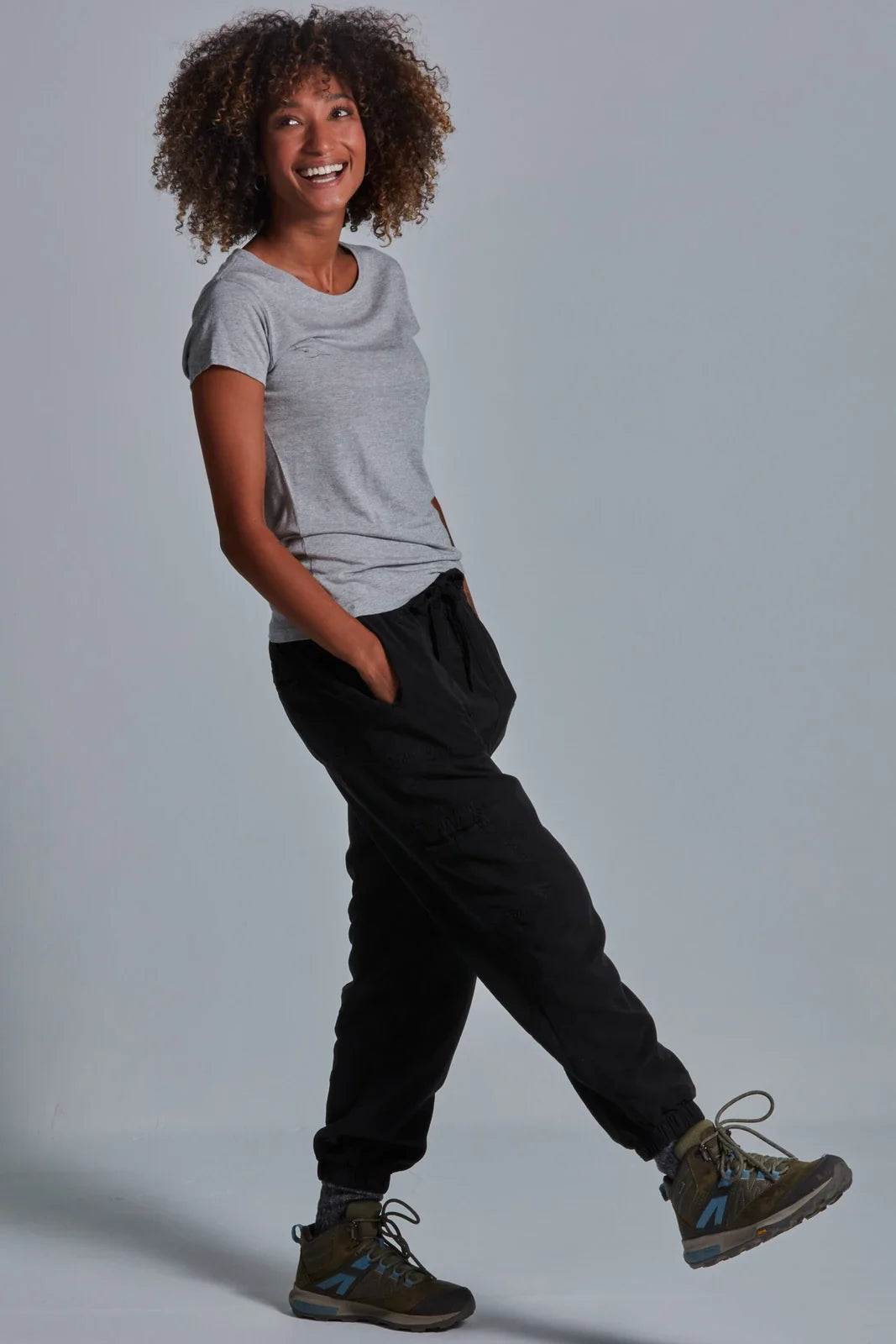 ONNO bamboo t-shirt in Heathered Granite, Sage is 5'7" and wearing size XS.