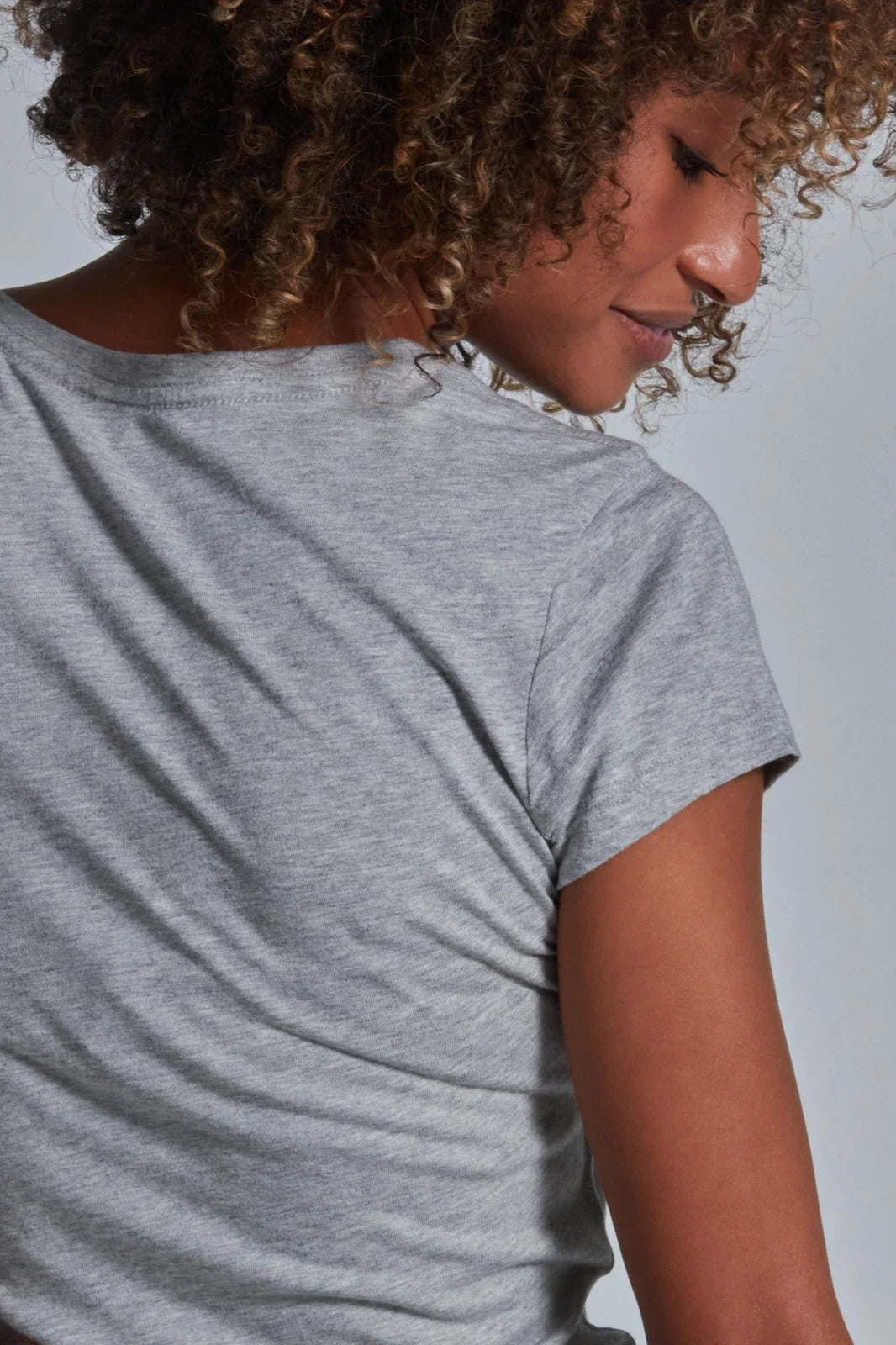 ONNO bamboo t-shirt in Heathered Granite, Sage is 5'7" and wearing size XS.