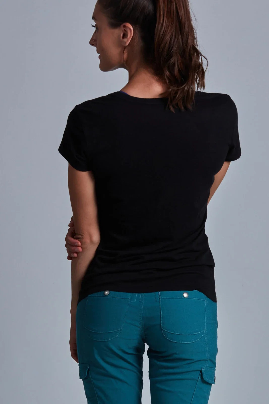 ONNO bamboo t-shirt in Black, Christina is 5'9" and wearing size S.