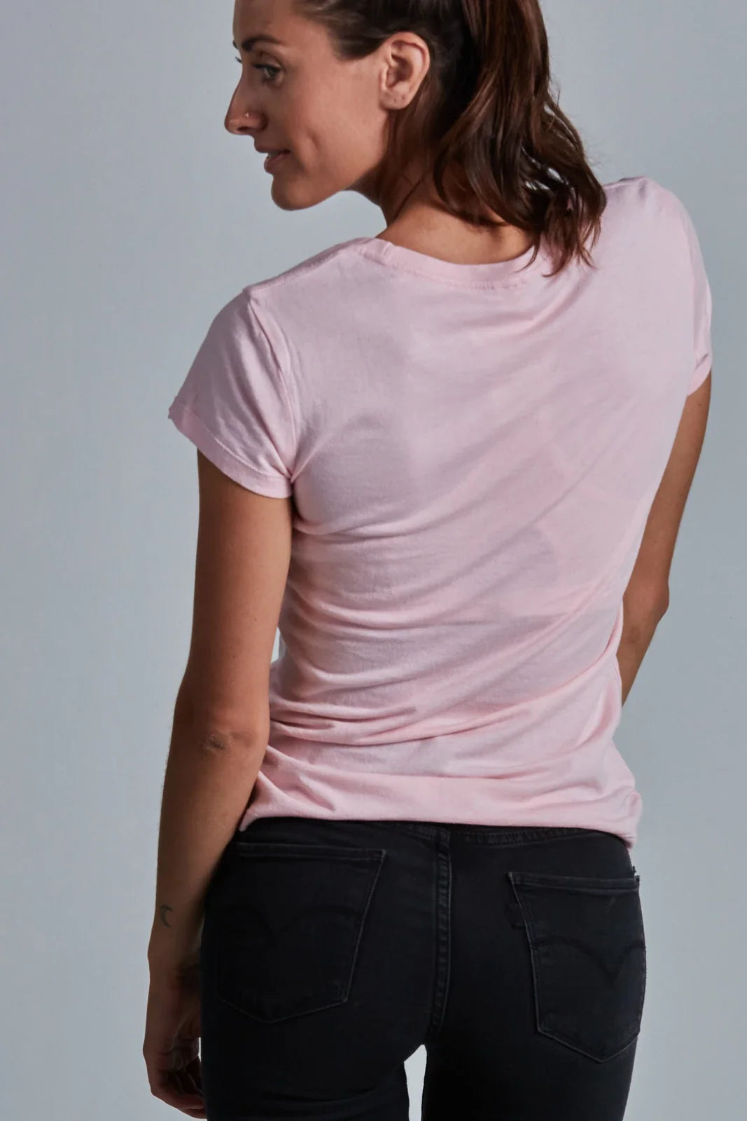 ONNO bamboo t-shirt in Pink, Christina is 5'9" and wearing size S.