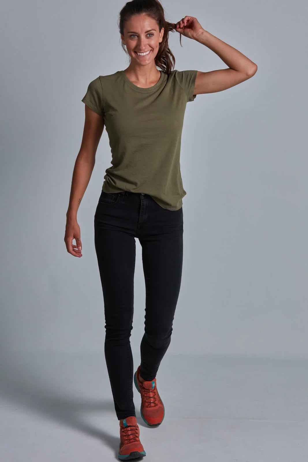 ONNO bamboo t-shirt in Cypress, Christina is 5'9" and wearing size S.