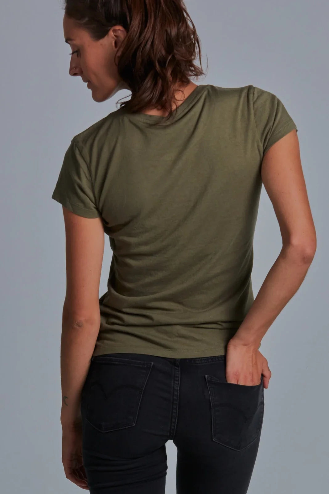 ONNO bamboo t-shirt in Charcoal Blue, Sage is 5'7" and wearing size XS.