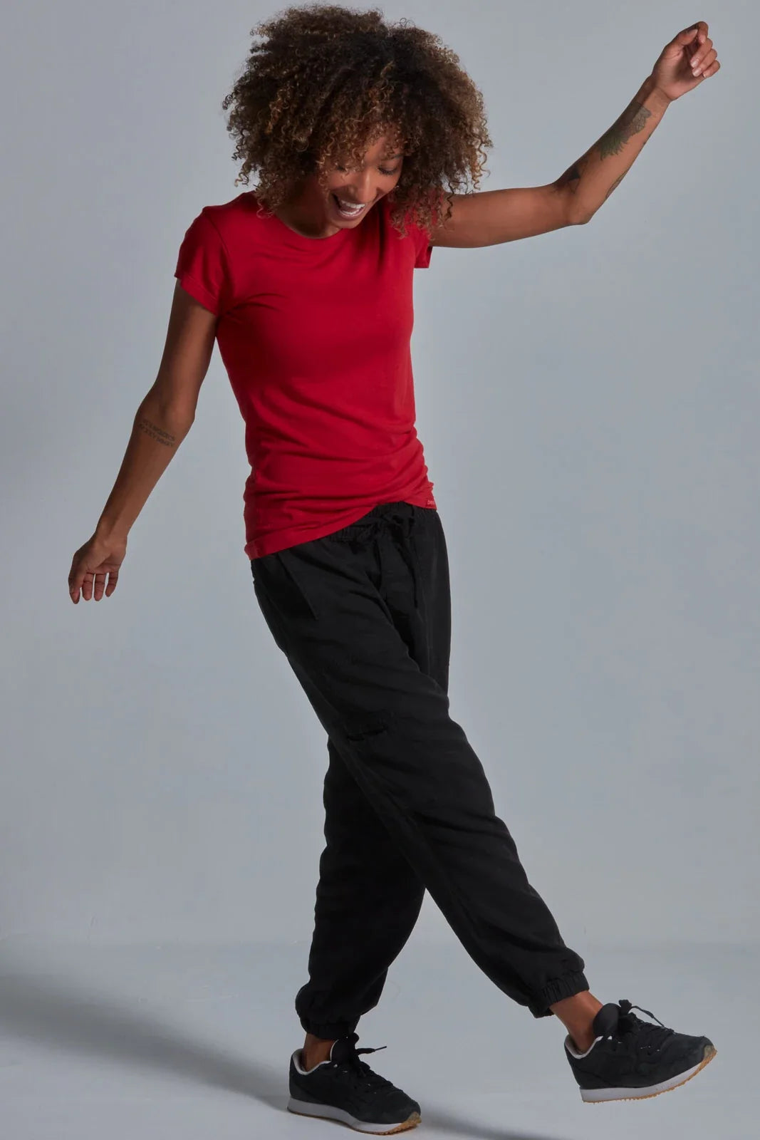 ONNO bamboo t-shirt in Earth Red, Sage is 5'7" and wearing size XS.