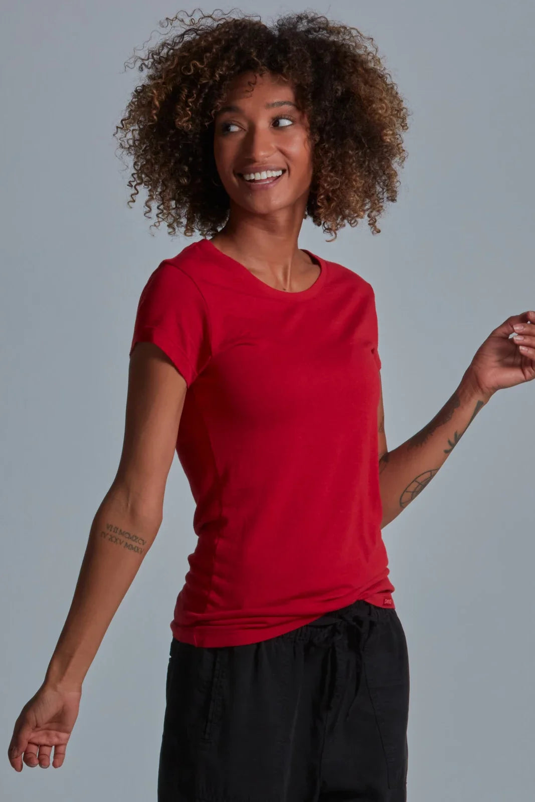 ONNO bamboo t-shirt in Earth Red, Sage is 5'7" and wearing size XS.