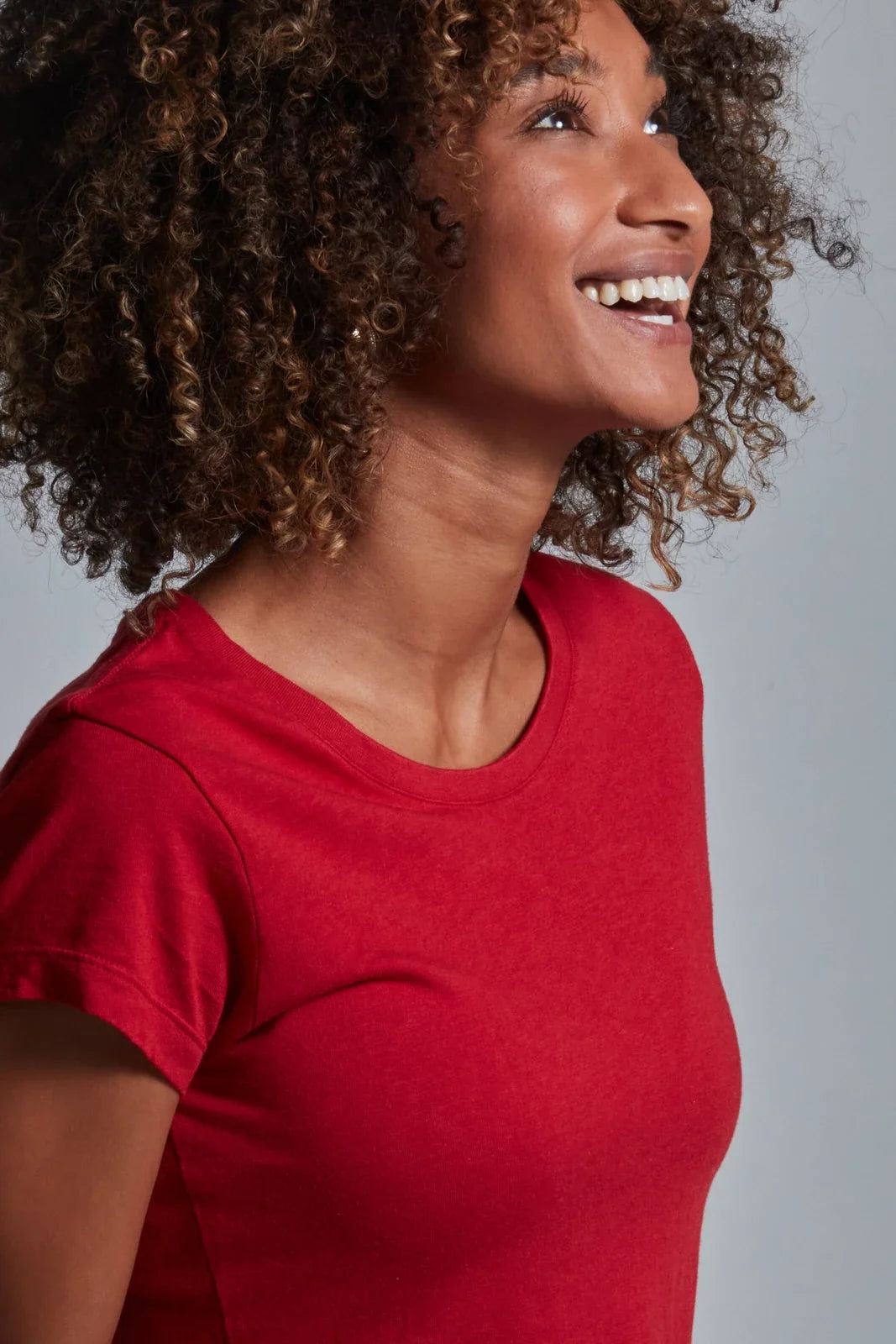 ONNO bamboo t-shirt in Earth Red, Sage is 5'7" and wearing size XS.