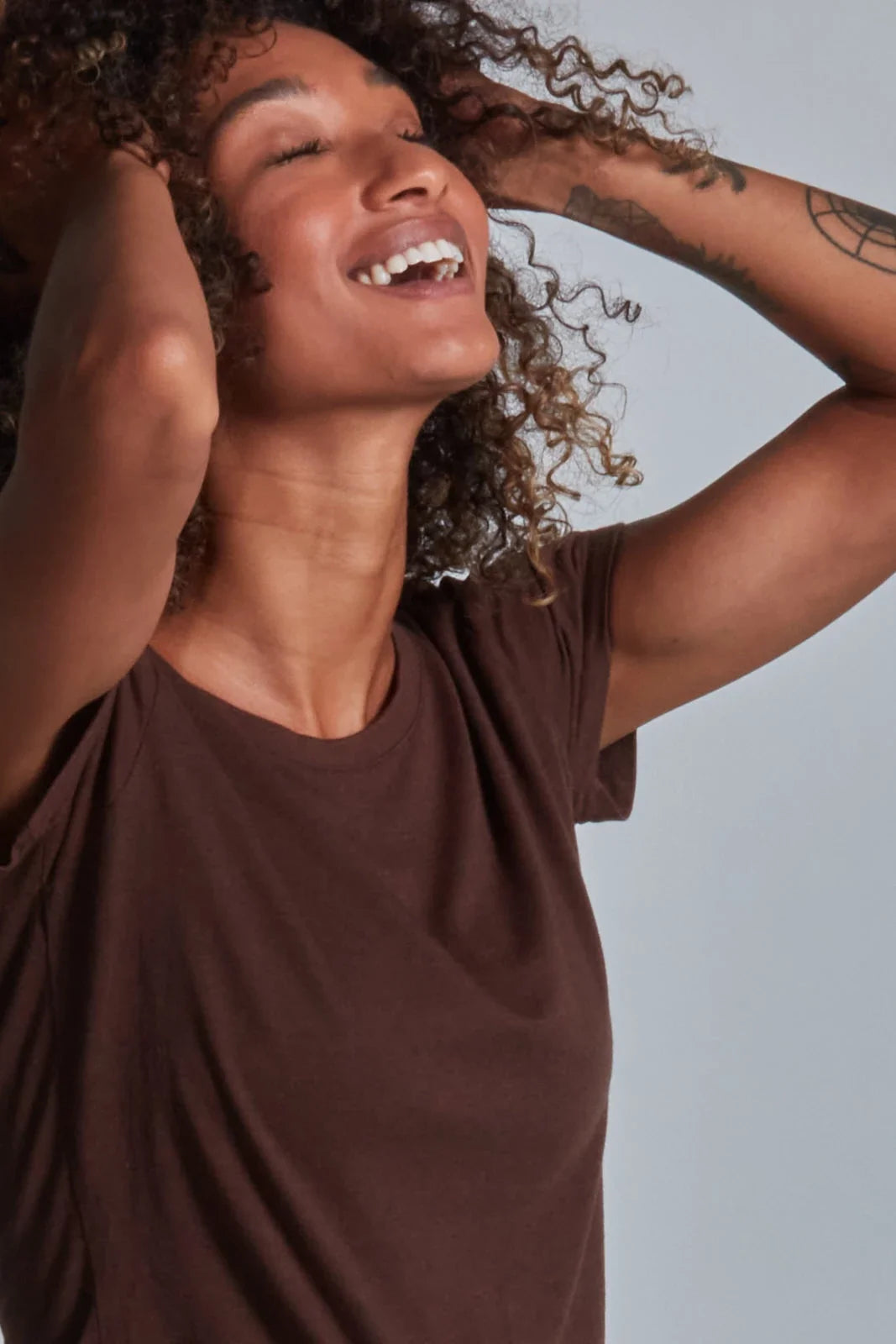 ONNO bamboo t-shirt in Espresso, Sage is 5'7" and wearing size XS.