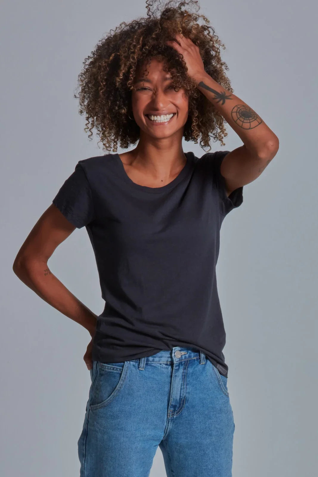 ONNO bamboo t-shirt in Charcoal Blue, Sage is 5'7" and wearing size XS.