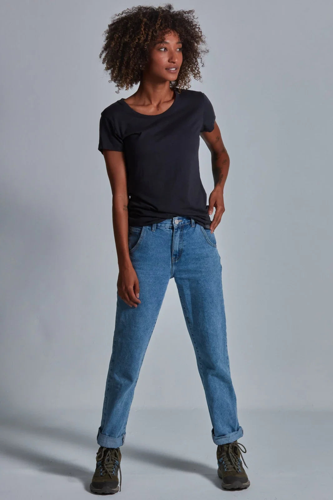 ONNO bamboo t-shirt in Charcoal Blue, Sage is 5'7" and wearing size XS.