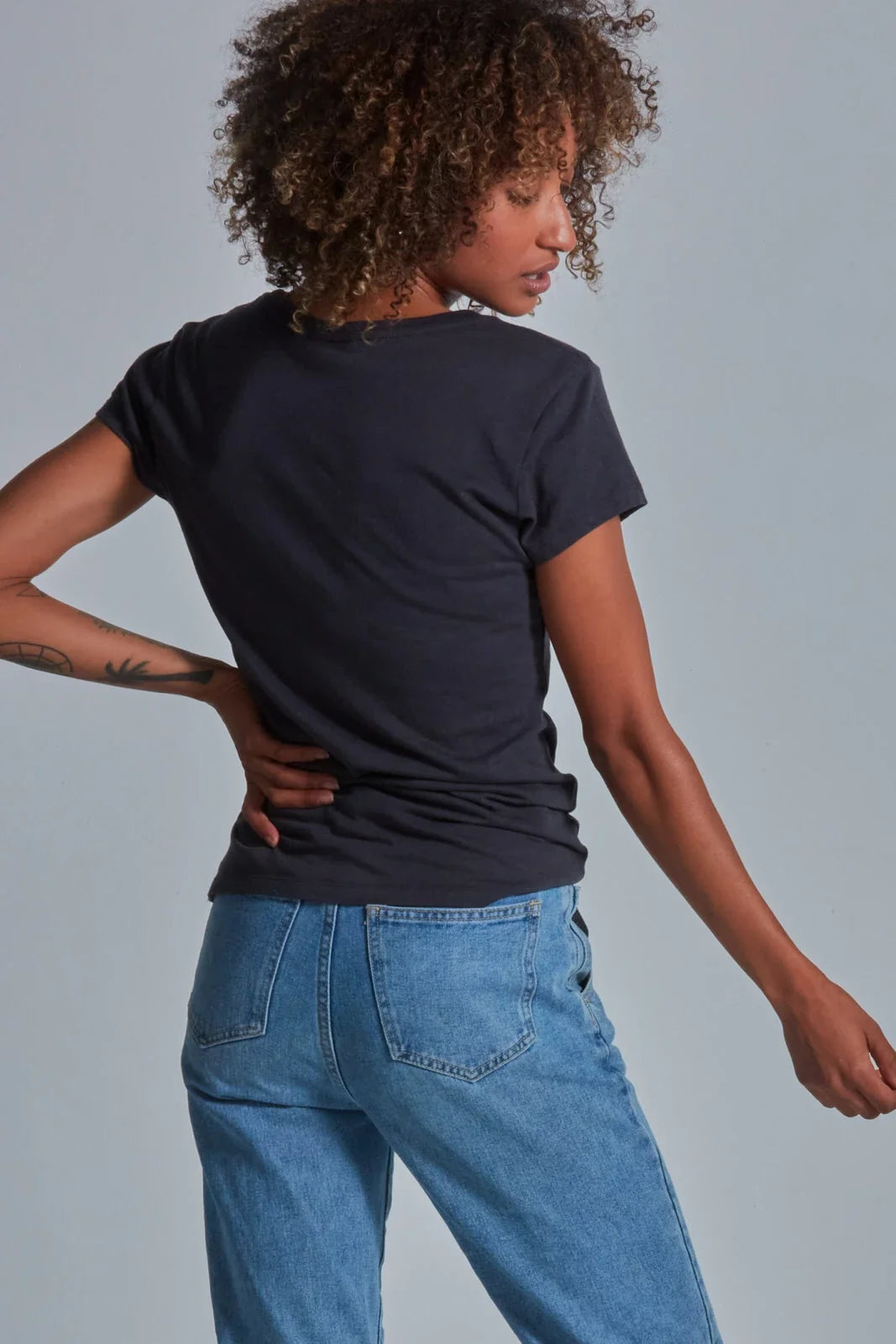 ONNO bamboo t-shirt in Charcoal Blue, Sage is 5'7" and wearing size XS.