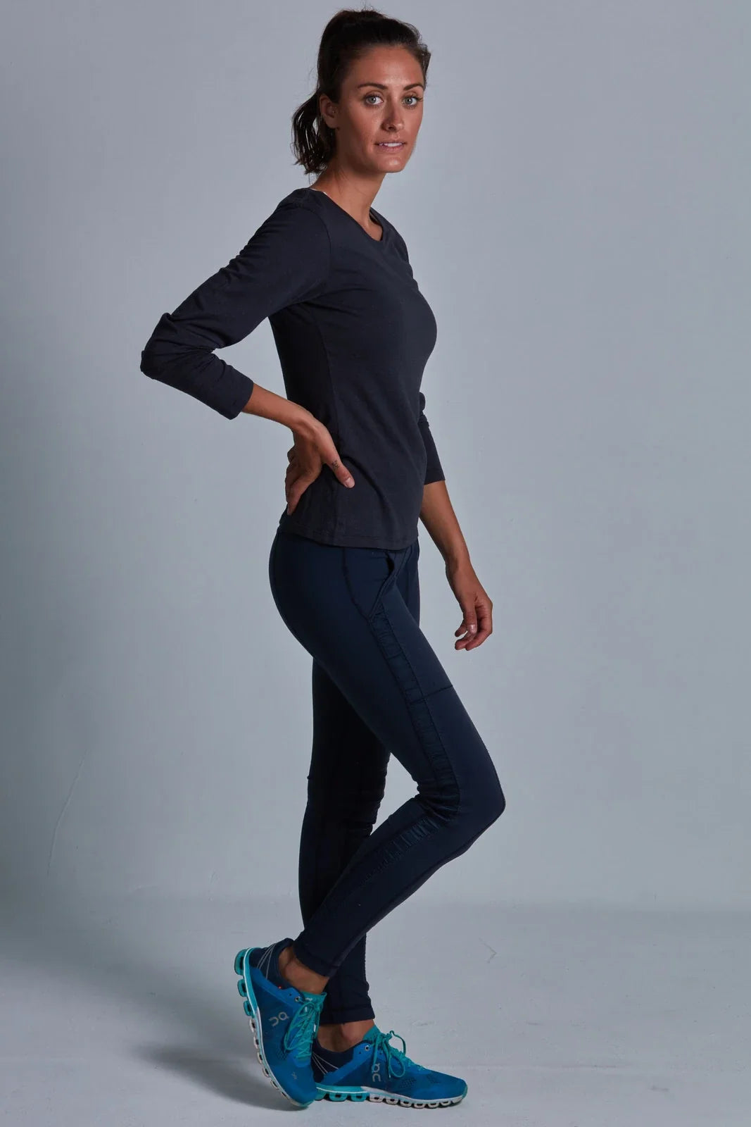 ONNO long sleeve bamboo t-shirt in Charcoal Blue, Christina is 5'9" and wearing size S.