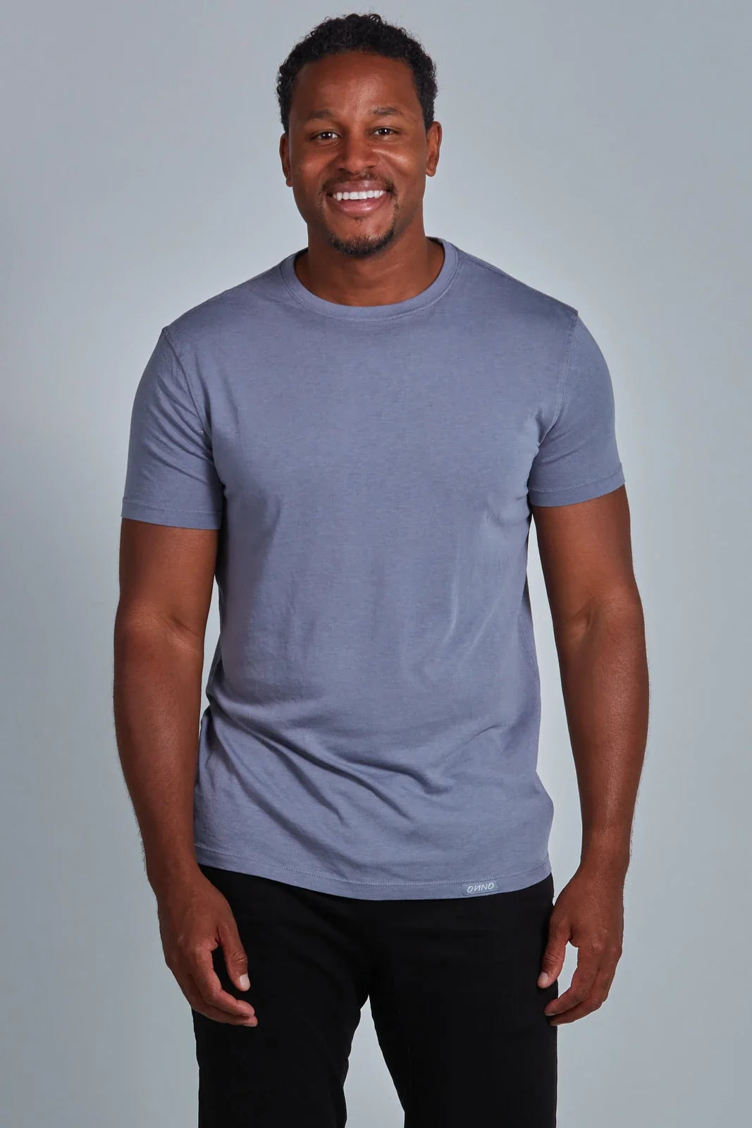 ONNO lyocell bamboo t-shirt in Stone, Golden is 6'0" and wearing size L.