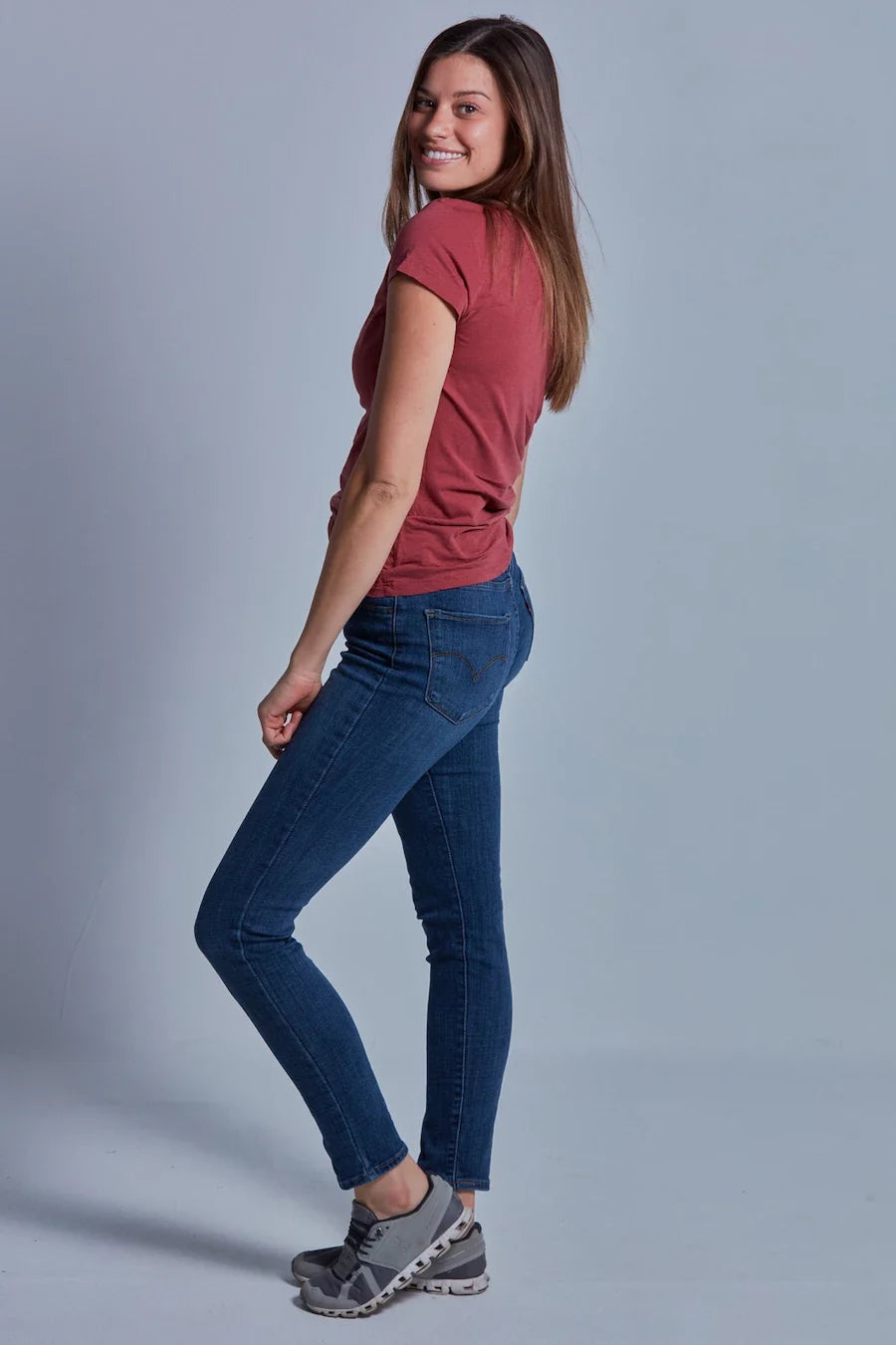 ONNO beechwood t-shirt in Brick, Caroline is 5'8" and wearing size S.