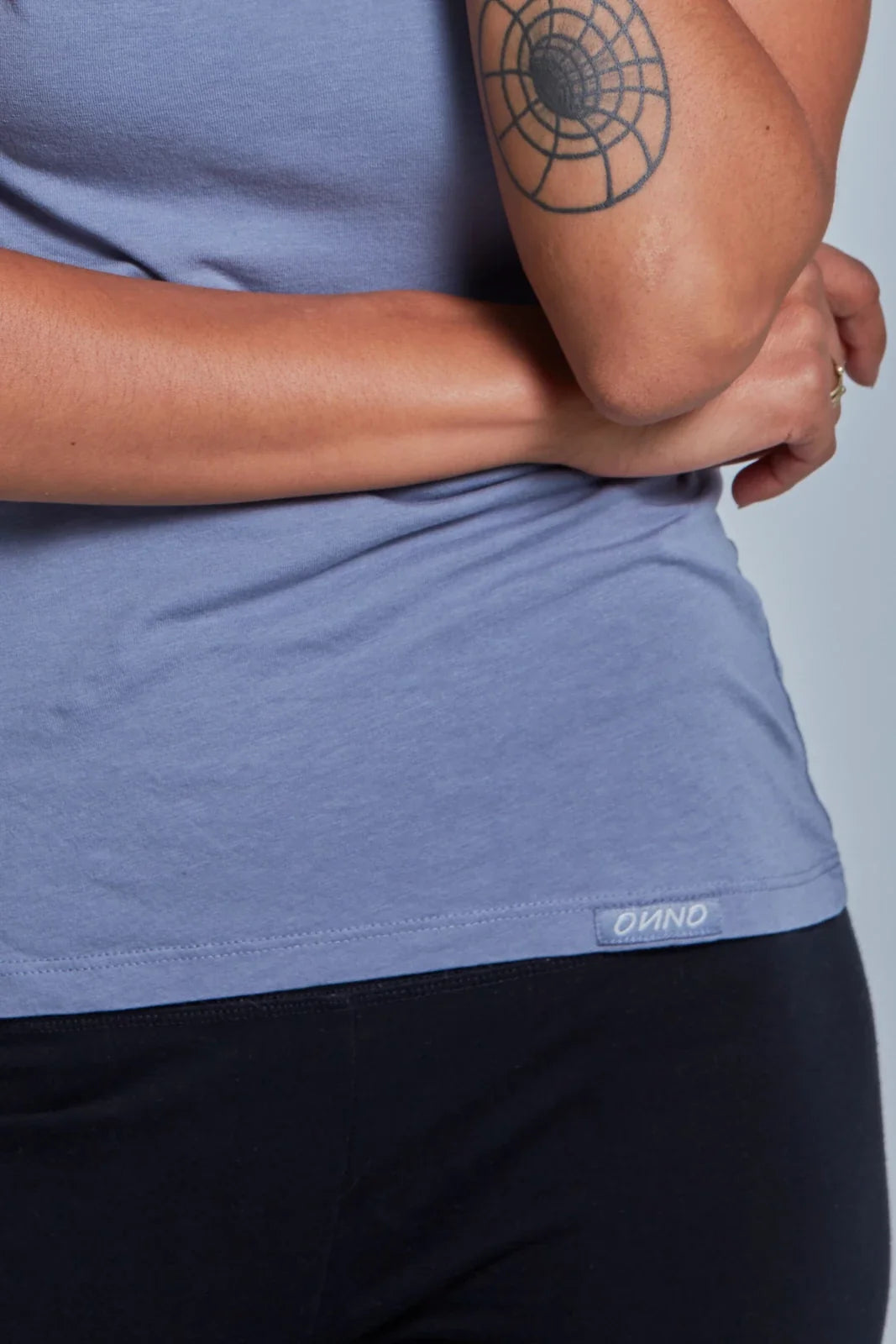 ONNO beechwood t-shirt in Stone, Sage is 5'7" and wearing size XS.