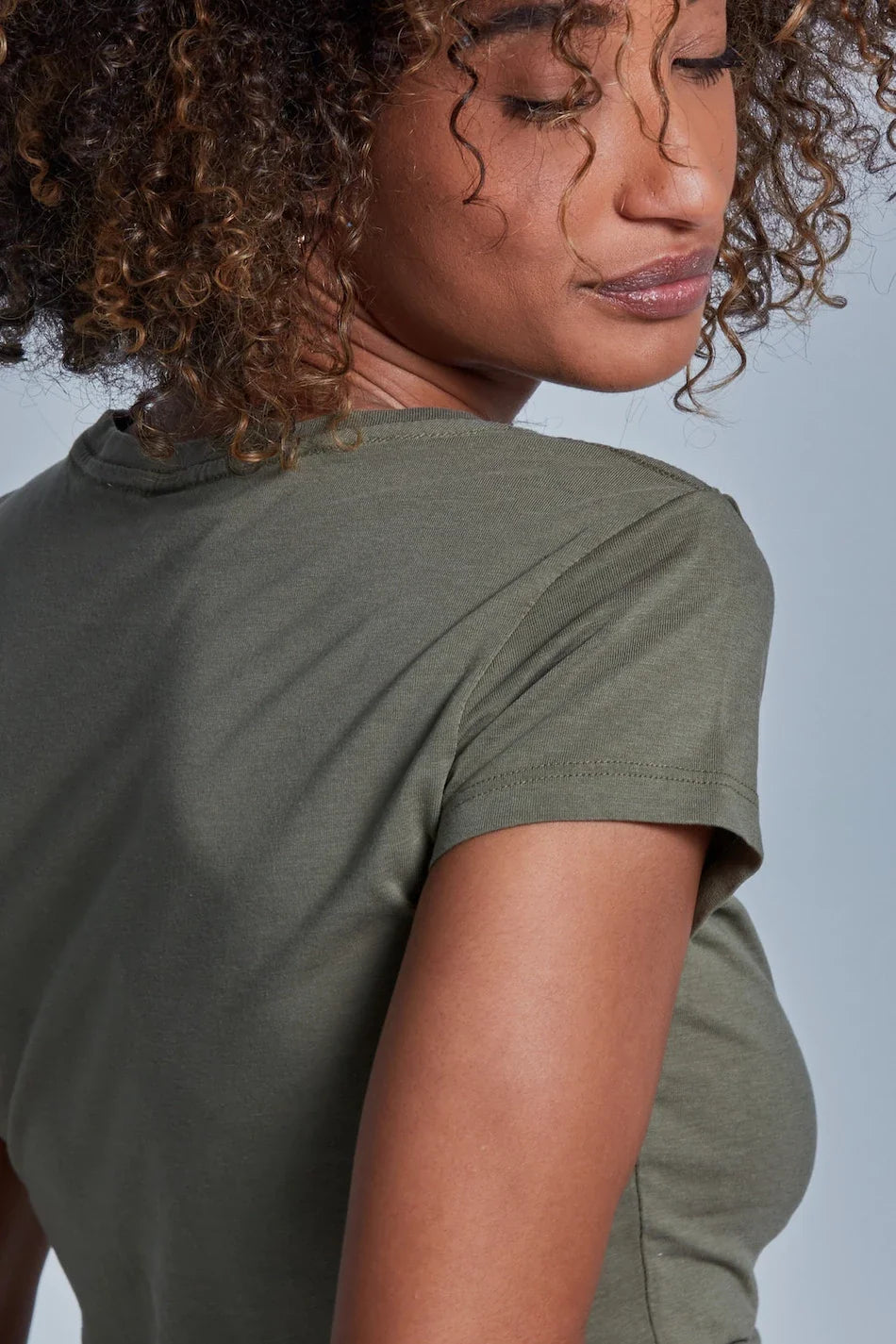 ONNO beechwood t-shirt in Cypress, Sage is 5'7" and wearing size XS.