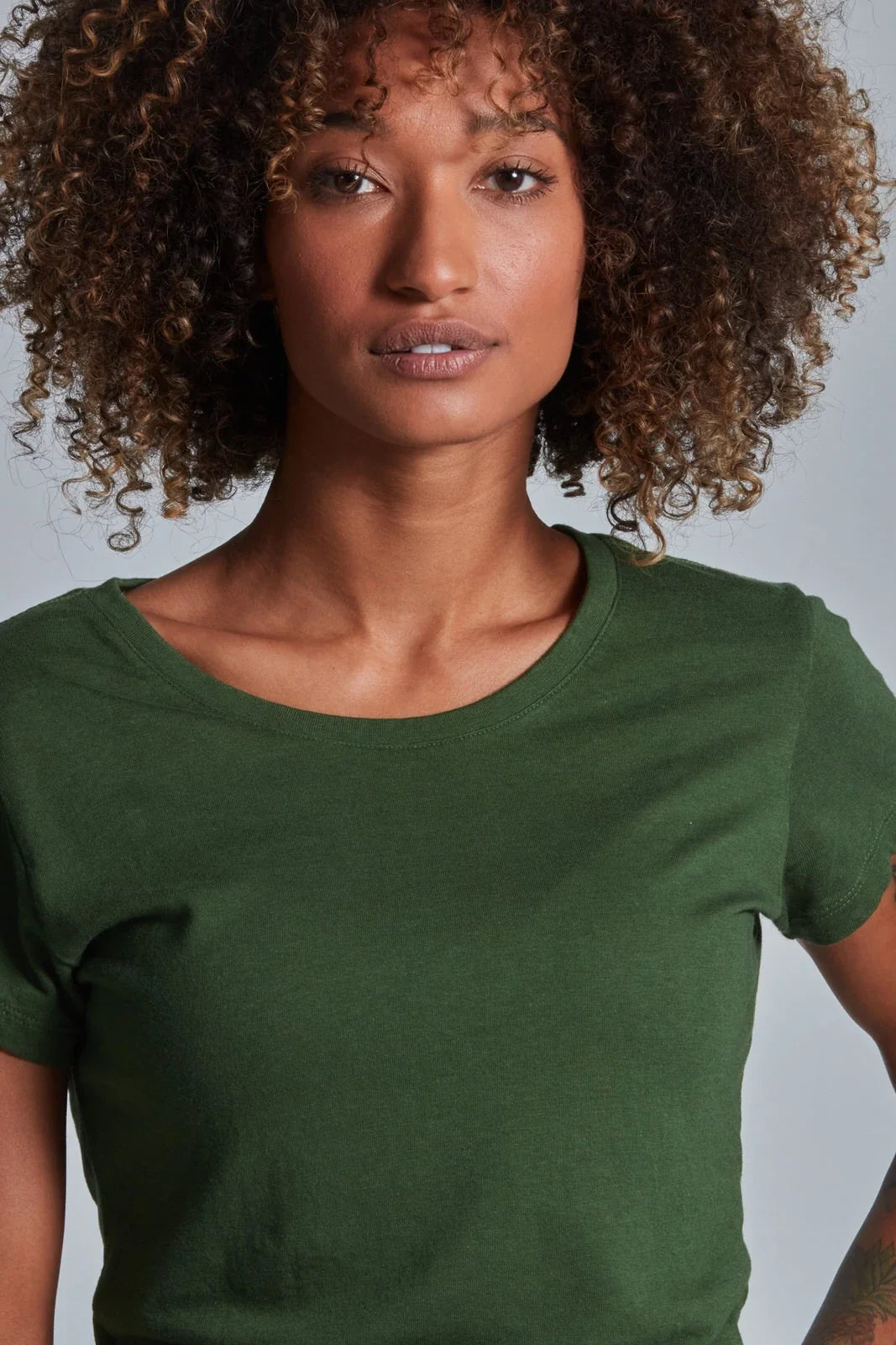 ONNO beechwood t-shirt in Moss Green, Sage is 5'7" and wearing size XS.